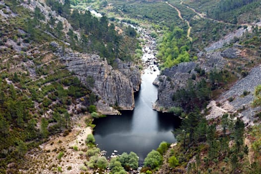 Vale do Almourão, a garganta natural do rio Ocreza