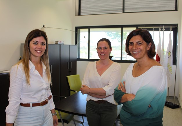 Da esq. p/dir. - Christelle Domingos, Paula Fazenda e Patrícia Coelho no Inovcluster, em Castelo Branco.