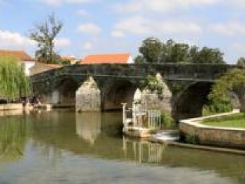 ponte romana sobre o rio anços