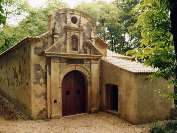 ruínas da real fábrica do gelo, na quinta da serra, serra de montejunto