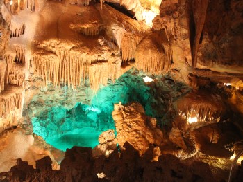 lago subterraneo nas grutas de mira de aire