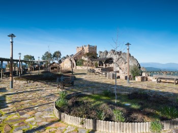 miradouro com espaço de lazer