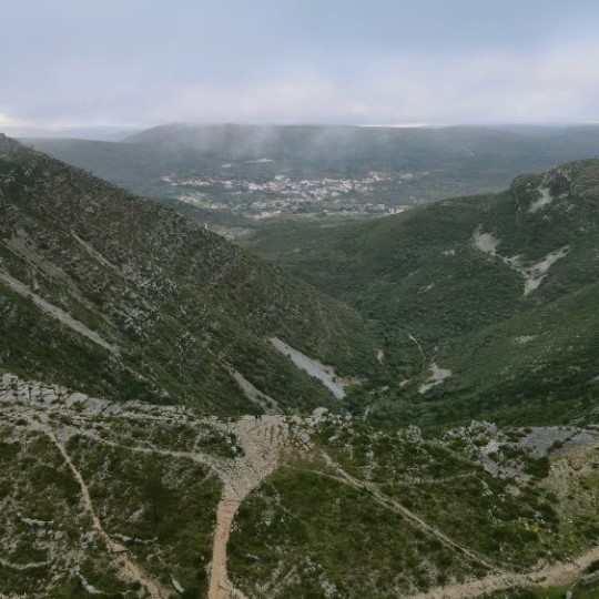 paisagem do topo da fórnea, serra d'aire e candeeiros