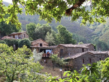 casas de xisto da aldeia de cerdeira