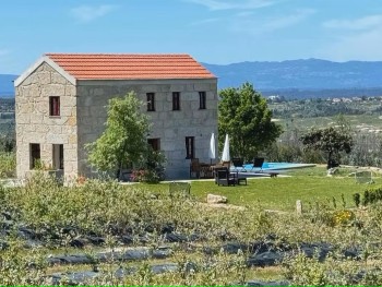 Casa em pedra típica da Serra da Estrela na Quinta da Cumieira Nova